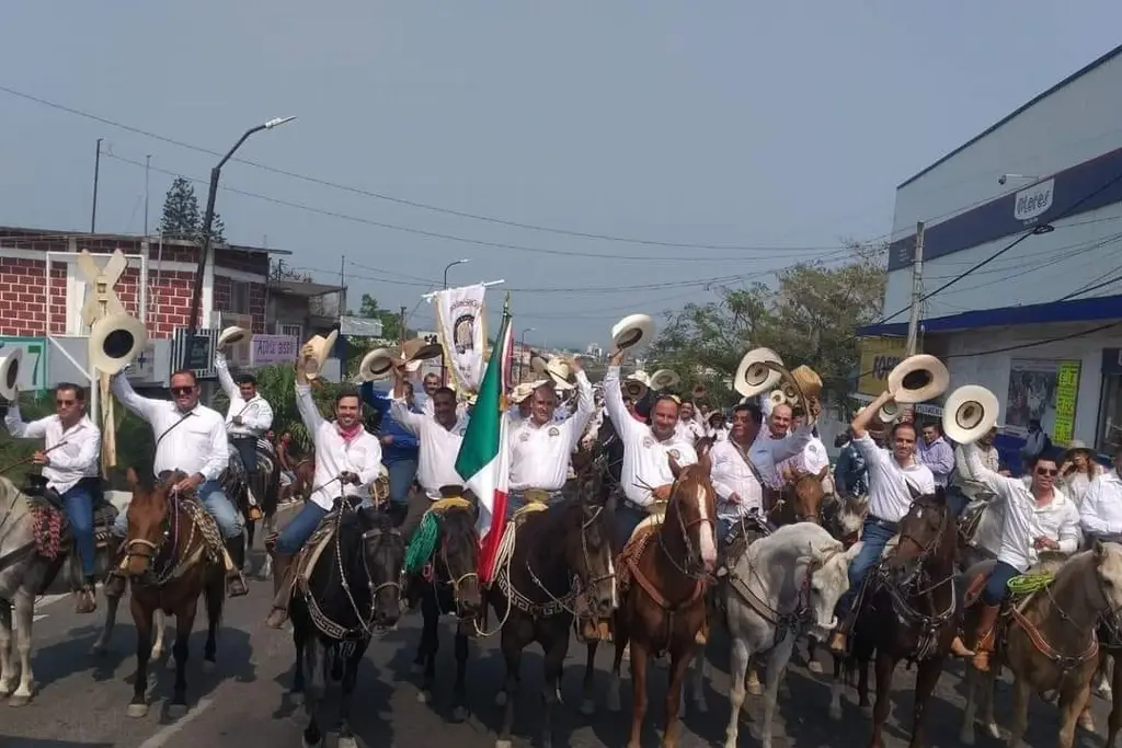 Imagen Más de 2 mil jinetes recorrerán Alvarado; anuncian nueva fecha de megacabalgata