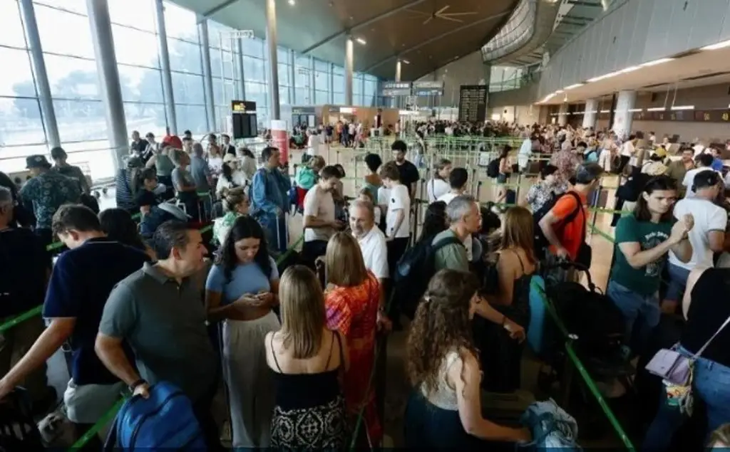Imagen Senadores de Morena piden acceso a sala diplomática del aeropuerto de CDMX para evitar esto