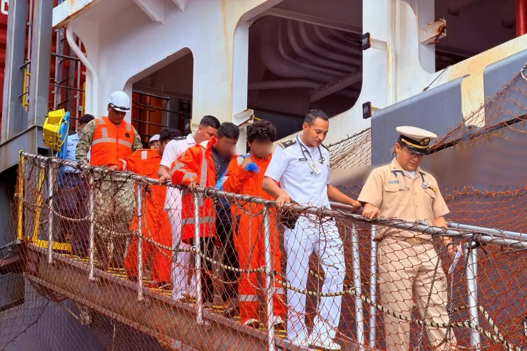 Imagen Rescatan a pescadores naufragados en Yucatán y los traen a Veracruz