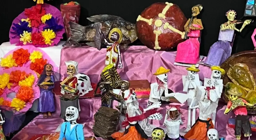 Imagen Inauguran altar de muertos dedicado al Mercado Unidad Veracruzana en el Museo de la Ciudad