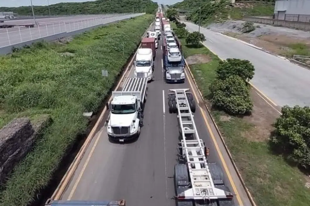 Imagen Segob mantiene diálogo con transportistas ante bloqueos