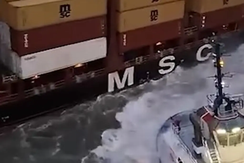 Imagen Difunden impresionantes imágenes de choque de cruceros con miles de personas a bordo (+Video)