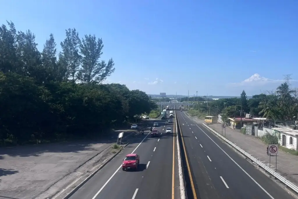 Imagen  Transportistas se retiran de la Veracruz-Cardel; así queda la circulación