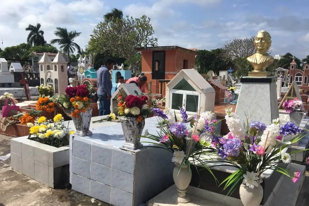 Imagen Boca del Río prepara dos misas por Día de Muertos; una será en el cementerio