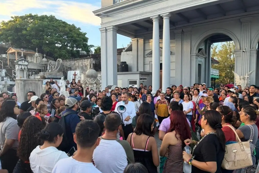 Imagen ¡Se llevaron un susto! Esto ocurrió durante el recorrido por el Cementerio Particular de Veracruz
