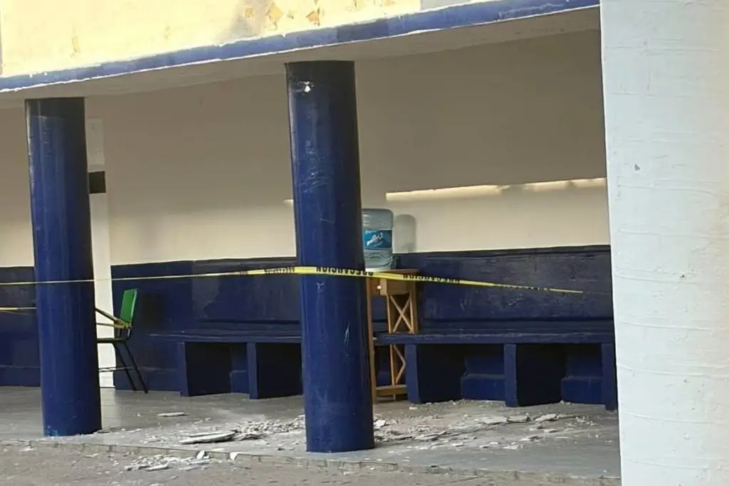 Imagen Se desploma techo en escuela y le cae a alumna al sur de Veracruz