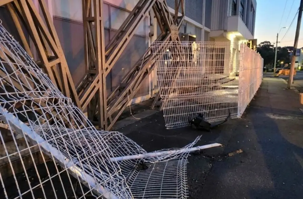 Imagen ¡Otra vez! Chocan contra la barda de una escuela en Boca del Río 