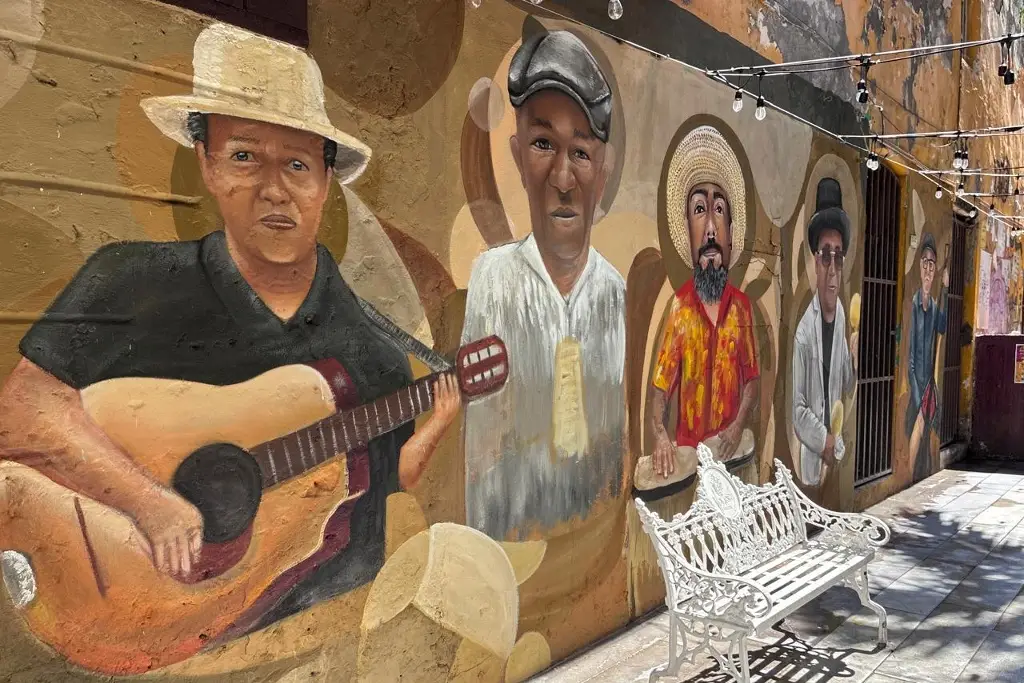 Imagen ¿A quién está dedicado? Crean llamativo mural en callejón de Veracruz