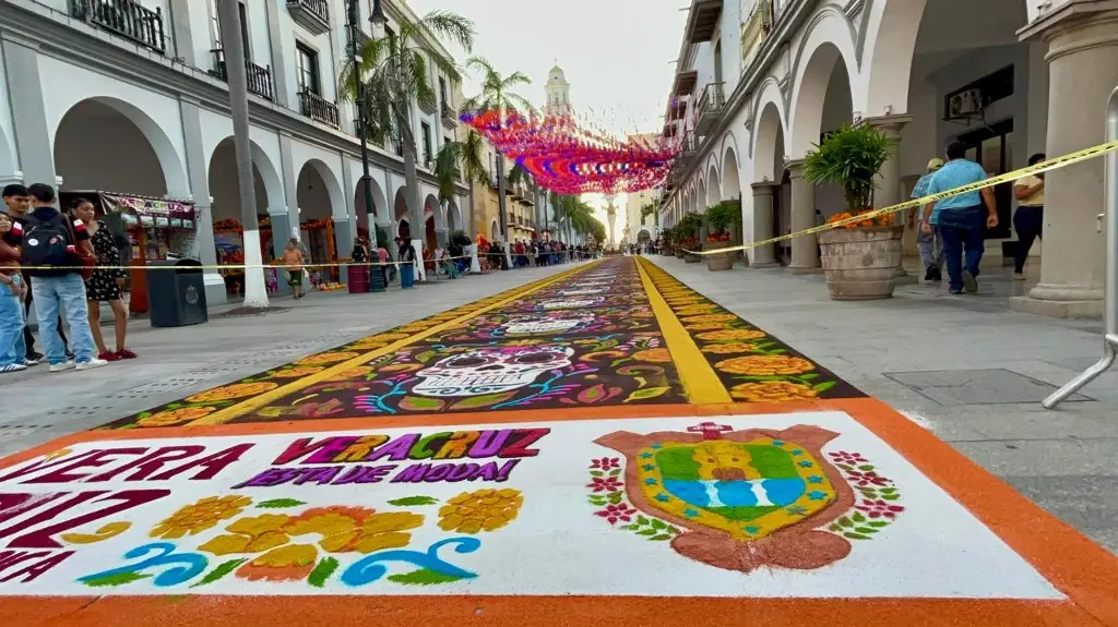 Imagen Un río de colores invade el corazón de Veracruz por Día de Muertos; mira dónde está