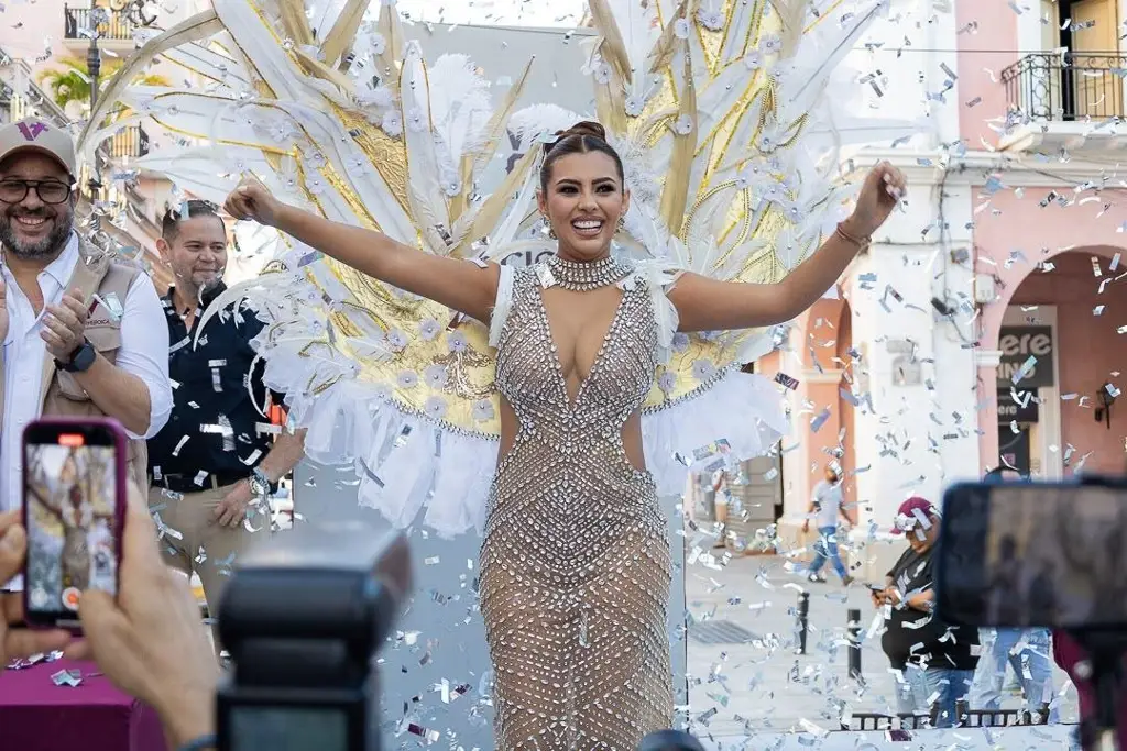 Imagen ¡De Las Choapas a la Corte Real! Indira Meneses es Reina electa del Carnaval de Veracruz 2027