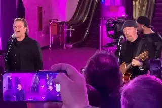 Imagen U2 en Ucrania: Bono y The Edge dan concierto sorpresa en metro de Kiev (+Video)