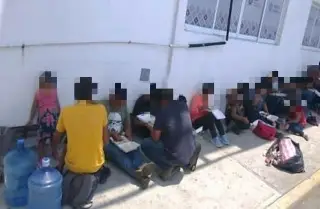 Imagen Aseguran a 69 migrantes en Cosoleacaque y Sayula de Alemán