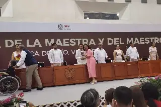 Imagen Celebra gobierno del estado a cientos de maestros en Boca del Río