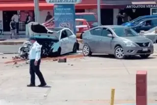 Imagen Se registra fuerte accidente automovilístico en bulevar Ruiz Cortines en Boca del Río