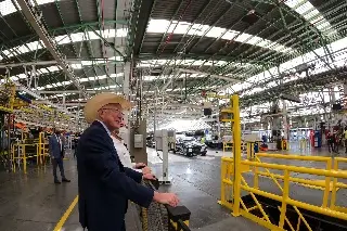 Imagen Embajador de EU, Ken Salazar, visita planta de Ford en el Edomex