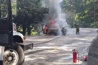 Imagen Se quema auto en carretera de Veracruz este viernes