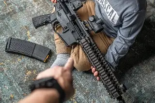 Imagen Fabricante de arma usada en masacre de Texas anuncia que no participará en convención proarmas
