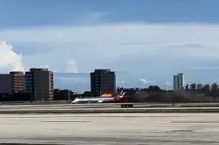 Imagen Avión se incendia tras aterrizar en aeropuerto de Miami (+Video)