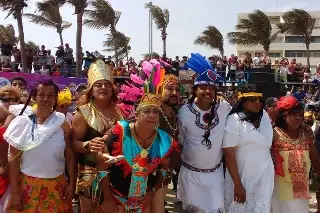 Imagen Este domingo el juego de beisbol chusco playero “Solteras vs Casadas” del Carnaval de Veracruz