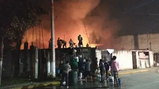 Imagen Se incendia casa de velador en Mariano Escobedo, Veracruz