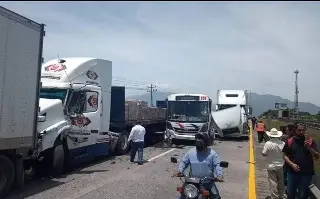 Imagen Fuerte accidente múltiple en la autopista Veracruz-Puebla