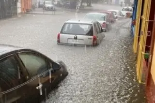 Imagen Fuerte aguacero en Xalapa dejó varias avenidas y calles inundadas 