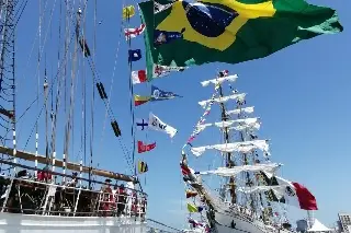 Imagen Armadas de México y Brasil se reúnen en el Puerto de Veracruz