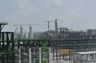 Imagen CRE da permiso a Pemex para generar electricidad en refinería de Dos Bocas