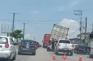 Imagen Se desprende contenedor de tráiler en zona norte de Veracruz 