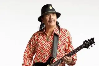 Imagen Carlos Santana se desvanece durante concierto; fue trasladado al hospital (+Video)