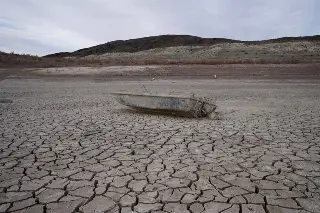 Imagen Hallan restos humanos en lago afectado por sequía