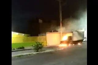 Imagen Reportan quema de vehículos y negocios en Guanajuato (+Video)