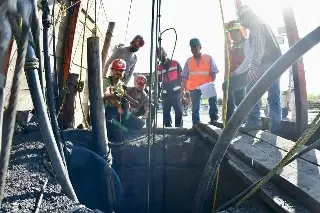 Imagen Instalan hospital móvil cerca de pozo donde están atrapados 10 mineros de Coahuila