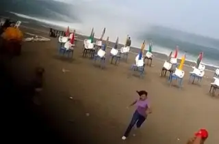 Imagen Graban momento en que tromba toca tierra y genera destrucción en Villa del Mar, Veracruz (Video)