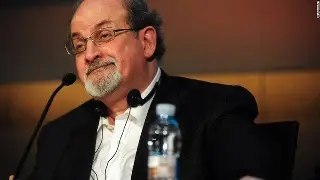 Imagen Atacan al escritor Salman Rushdie, autor de 