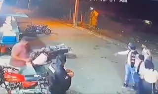 Imagen Ladrón mata a su cómplice antes de asaltar a un grupo de personas (+video)