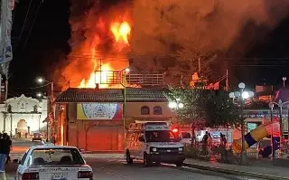 Imagen Se incendia tienda de ropa y panadería en Zongolica, Veracruz 