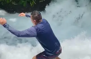 Imagen Retan a Fallo Castillo a lanzarse de cascada sin saber nadar, ‘final inesperado’ (+video)