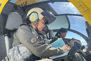 Imagen Se gradúan las 2 primeras mujeres pilotos navales de ala móvil de la Marina