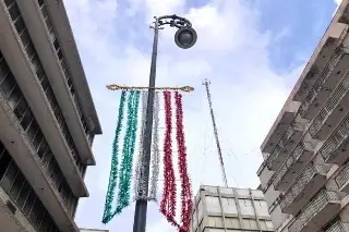 Imagen Veracruz se empieza a adornar con los colores patrios