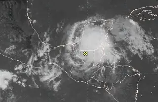 Imagen Cazahuracanes de EU analiza posible ciclón que podría afectar Veracruz  
