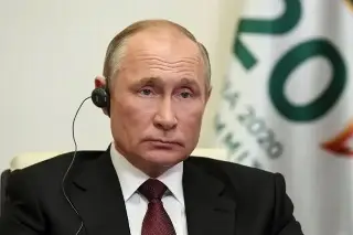 Imagen Ley firmada por Vladimir Putin da solo 2 opciones, ir a la cárcel o la guerra: Internacionalista 
