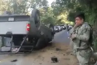 Imagen Se accidenta unidad de la Marina; integraba convoy de la gobernadora de Colima