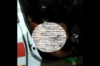 Hallan a taxista durmiendo desnudo dentro de su unidad en fraccionamiento de Veracruz