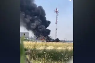 Imagen Fuerte incendio en fábrica de láminas provoca evacuaciones de vecinos