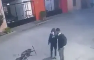Imagen Captan a adolescente que asalta con machete; piden su detención (+Video)