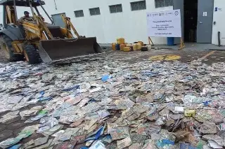 Imagen Destruyen cerca de 50 mil piezas de material apócrifo decomisado en Veracruz