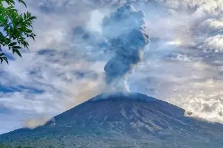 Imagen Emiten alerta de prevención por volcán activo en El Salvador 