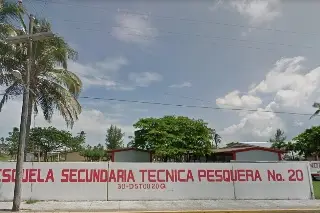 Imagen Reportan que padres de familia tomaron escuela Técnica Pesquera de Alvarado 