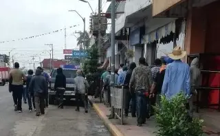 Imagen Decenas de personas toman palacio municipal de Omealca, Veracruz 